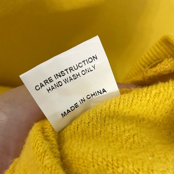 QUEEN OF SPARKLES queen of hot sauce sweatshirt.              21 - Picture 11 of 11